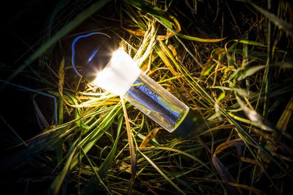 Lighthouse Micro Charge lampka z możliwością ładowania przez USB, funkcją latarki oraz power banku.